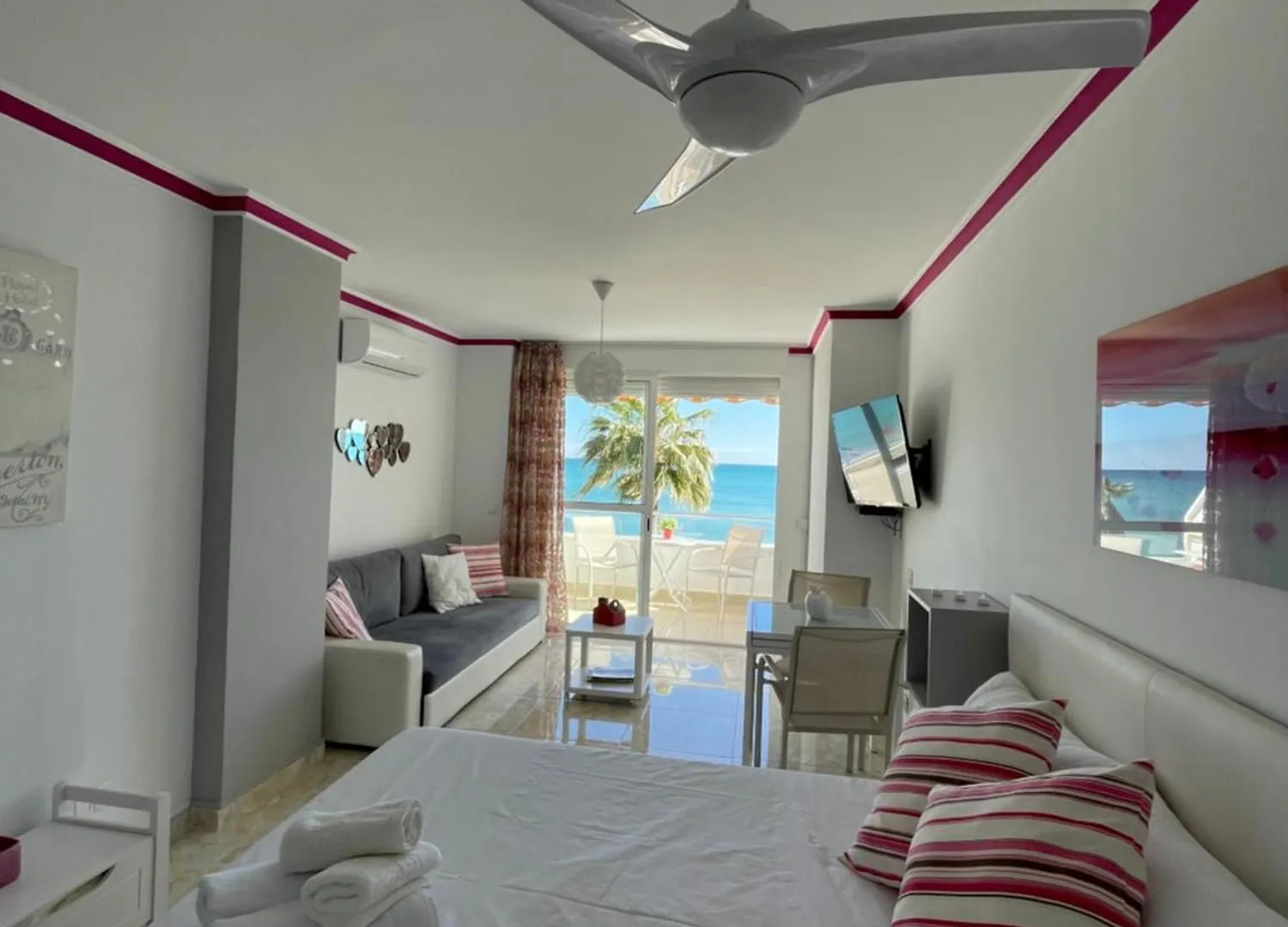 Apartment Roca Chica. Studio - First Line Beach Torremolinos