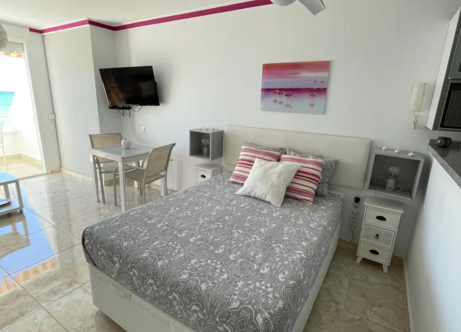 Roca Chica. Studio - First Line Beach Torremolinos Apartment