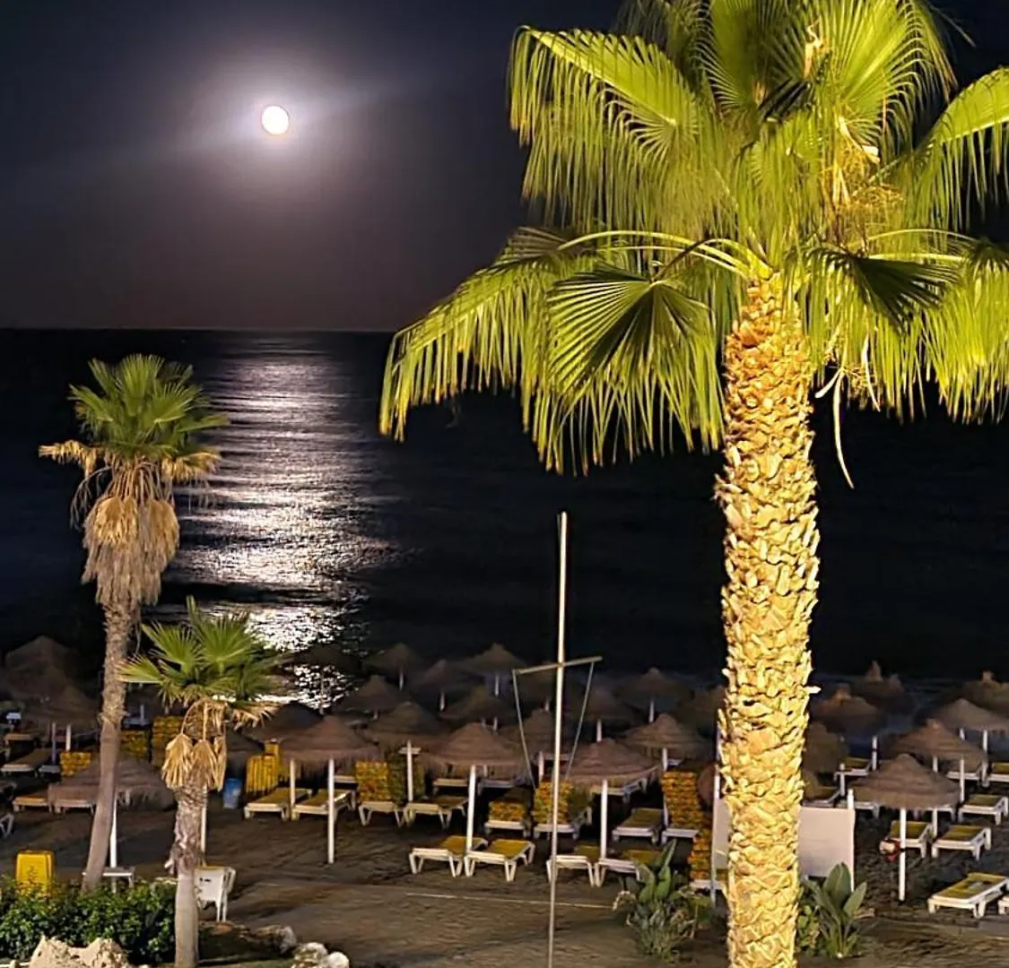 Roca Chica. Studio - First Line Beach Torremolinos Spain
