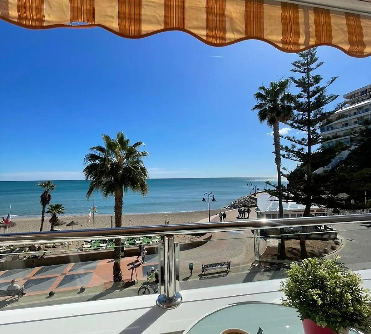 Roca Chica. Studio - First Line Beach Torremolinos Apartment